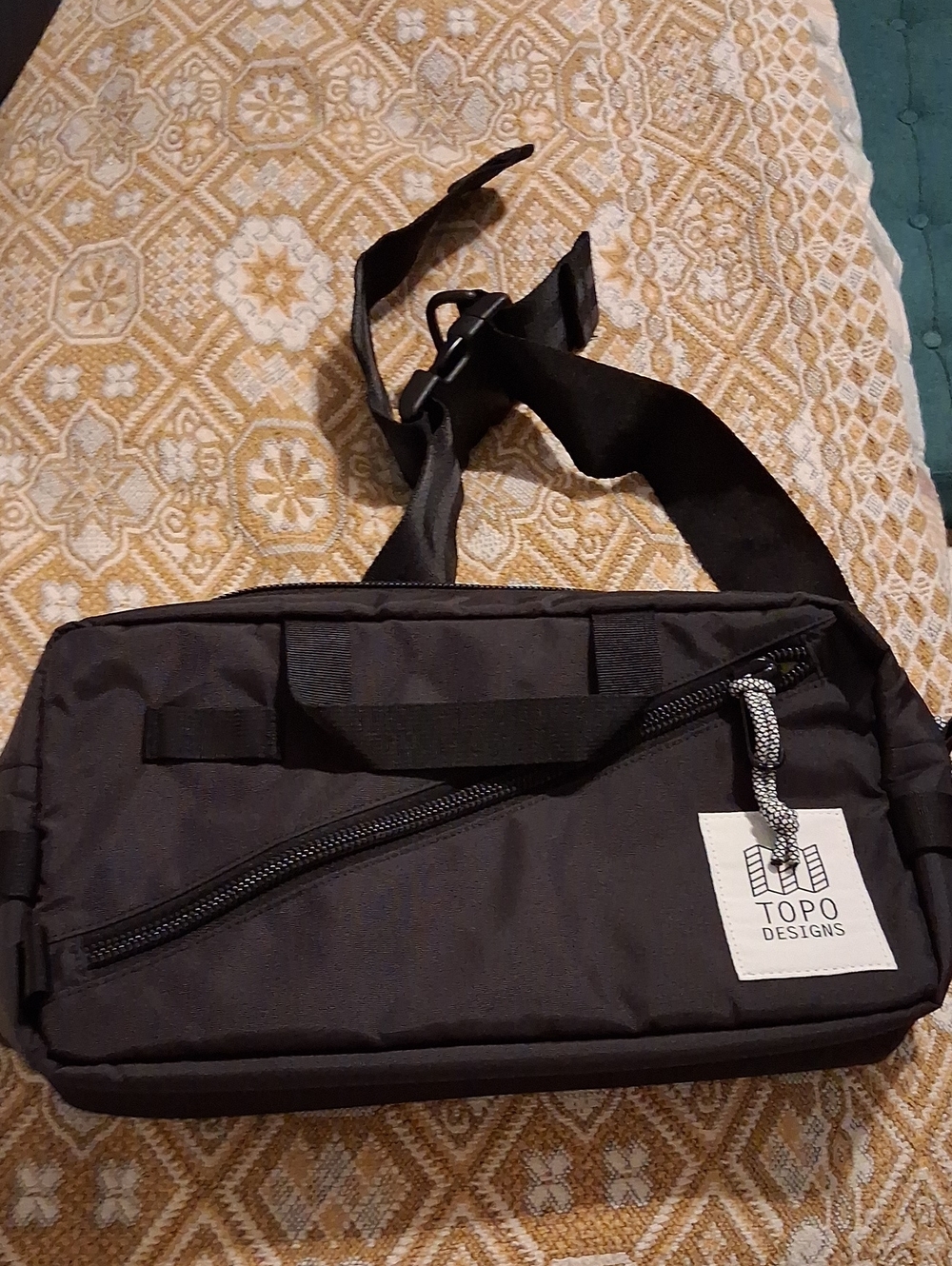 NWOT Topo Designs Black Quick Pack Unisex Crossbody Sling or Hip Belt Bag